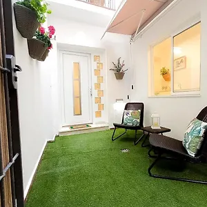 https://carreteria-central-cosy-with-an-andalusian-patio.1costadelsol.com